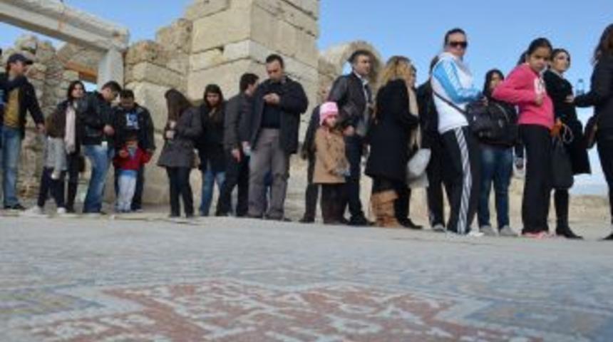 Laodikya Antik Kentini Yaklaşık 83 Bin Kişi Gezdi