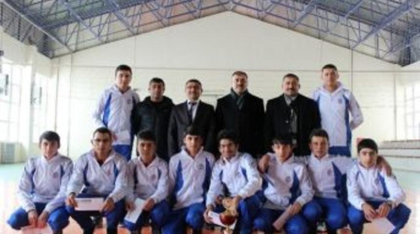 Yerk&ouml;y'de Başarılı &Ouml;ğrenciler &Ouml;d&uuml;llendirildi