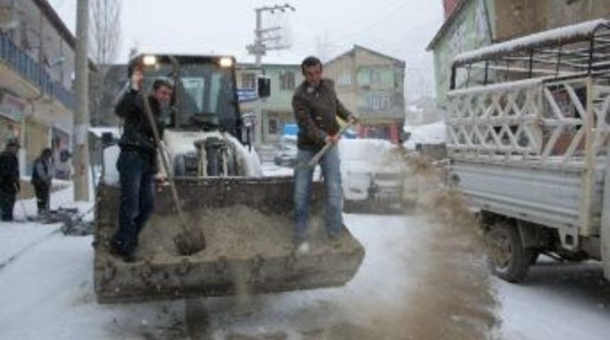 Beyt&uuml;şşebap&rsquo;ta 18 K&ouml;y Yolu Ulaşıma Kapandı