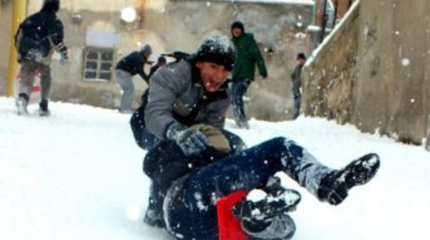 Niğde'de Eğitime Kar Engeli