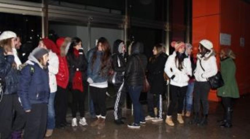 Buz Hokeyi Ma&ccedil;ında Hırsızlık Şoku