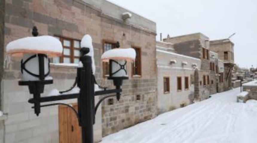 Talas&rsquo;ın Tarihi Mekanları Gelinlik Giydi