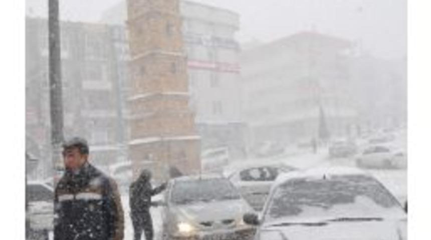 Yozgat&rsquo;ta Kar Ve Tipi Etkili Oluyor