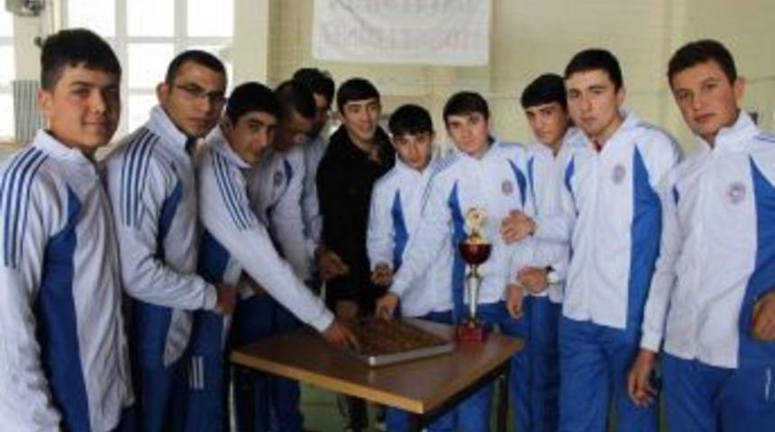 Yerk&ouml;y'de Başarılı Sporcular &Ouml;d&uuml;llendirildi