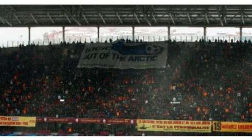 Greenpeace Eylemcileri Galatasaray-juventus Ma&ccedil;ında Pankart A&ccedil;tı