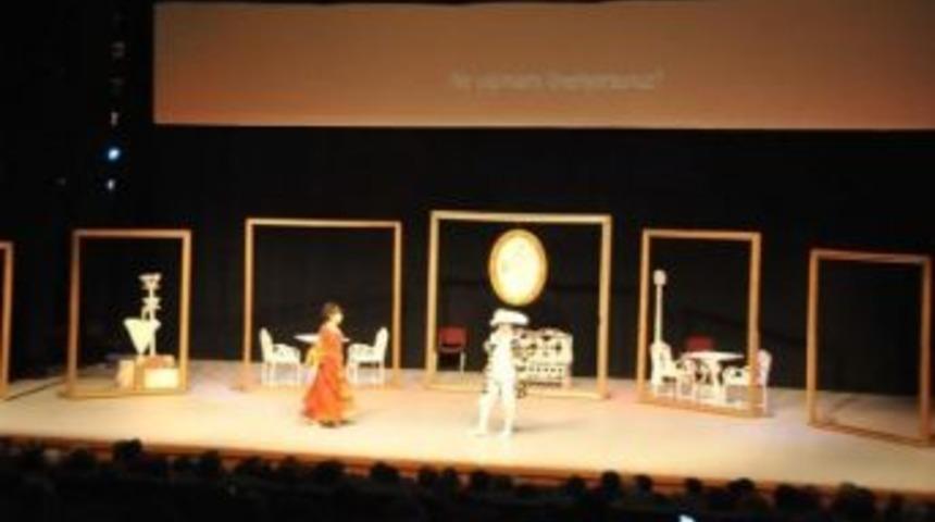 İzmir&rsquo;de K&uuml;rt&ccedil;e Tiyatro&rsquo;ya İlgi Yoğundu