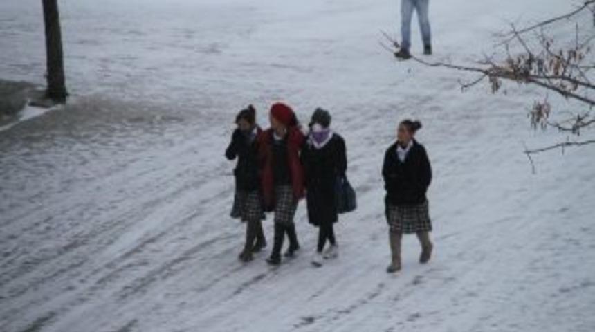 Muradiye Ve &Ccedil;aldıran&rsquo;da Kar Tatili