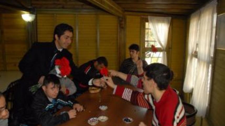 AGEF Genel Başkanı Aziz Ayyıldız, engelli gen&ccedil;lere moral verdi