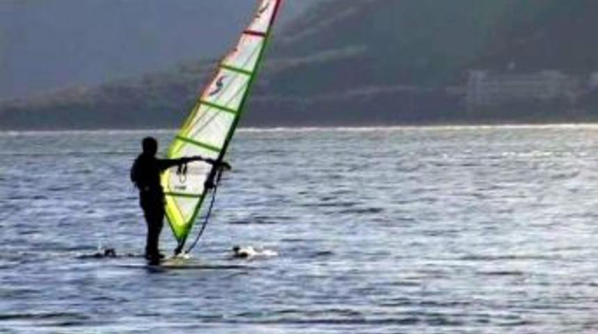 T&uuml;rkiye&rsquo;de Kar Marmaris&rsquo;te S&ouml;rf Keyfi