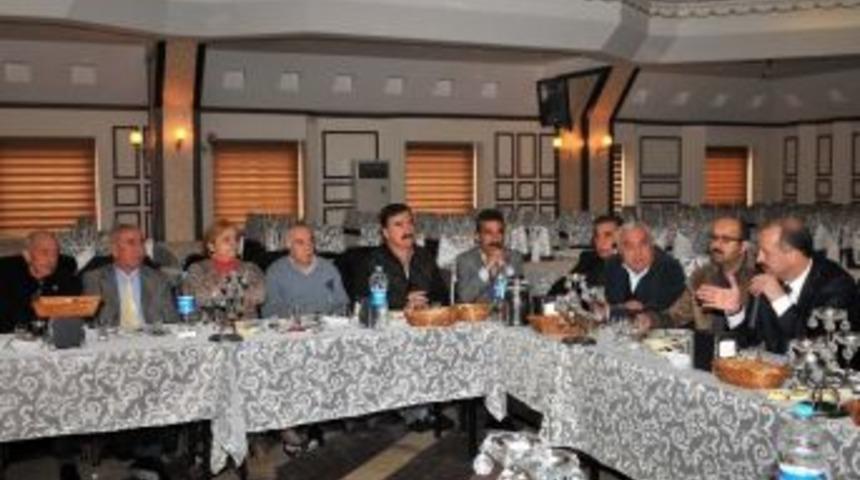 Akg&uuml;l, Muhtarlarla Beş Yılı Değerlendirdi