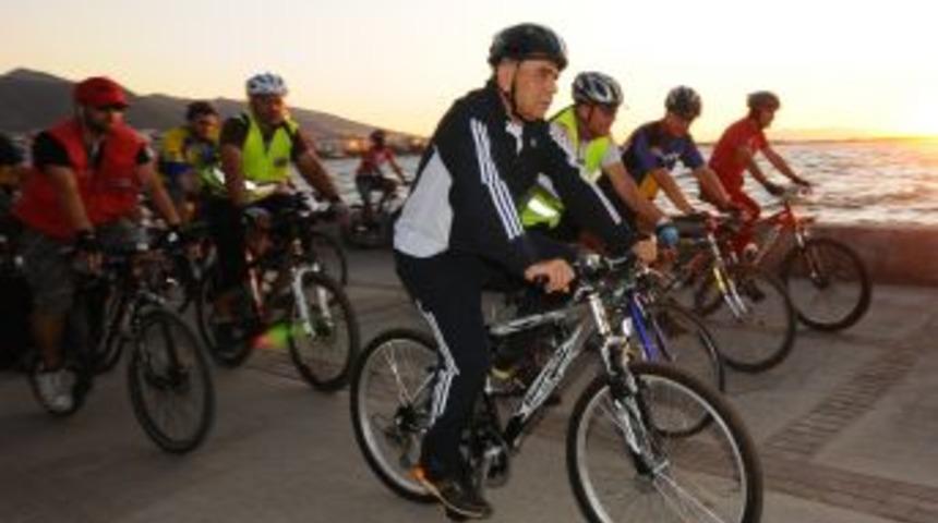 İzmir'de Bisiklet Kullanımı Toplu Ulaşıma Entegre Edilecek