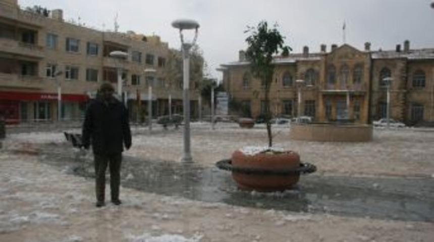 Ara Sokaklar, Kaldırımlar Buz Pistine D&ouml;nd&uuml;