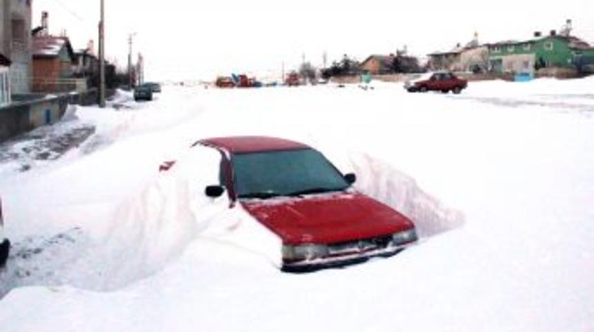 Tipide Kar Altında Kalan Ara&ccedil;lar Kep&ccedil;eyle Kurtarıldı