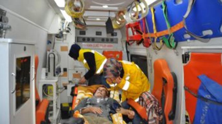 Kar Yolları Kapattı, 84 Yaşındaki Hastaya 6 Saatte Ulaşıldı