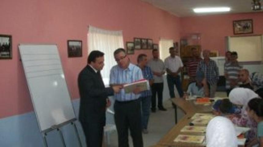 Suriyeli M&uuml;ltecilere Okumu Yazma Kursu