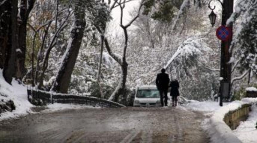 (&ouml;zel Haber) Yıldız Parkı&rsquo;ndaki G&ouml;let Buz Tuttu