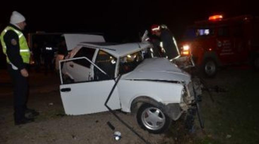 Otomobil İle Tır Kafa Kafaya &Ccedil;arpıştı: 1 Yaralı