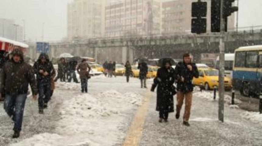 &Ccedil;ilesiyle, Eğlencesiyle İstanbul'da Kar