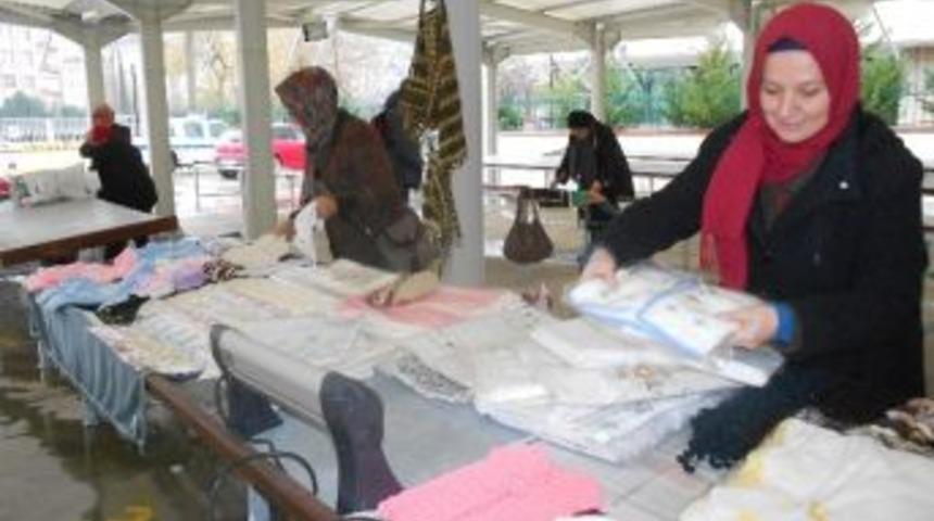 İzmit'te El Emeği Pazarına B&uuml;y&uuml;k İlgi