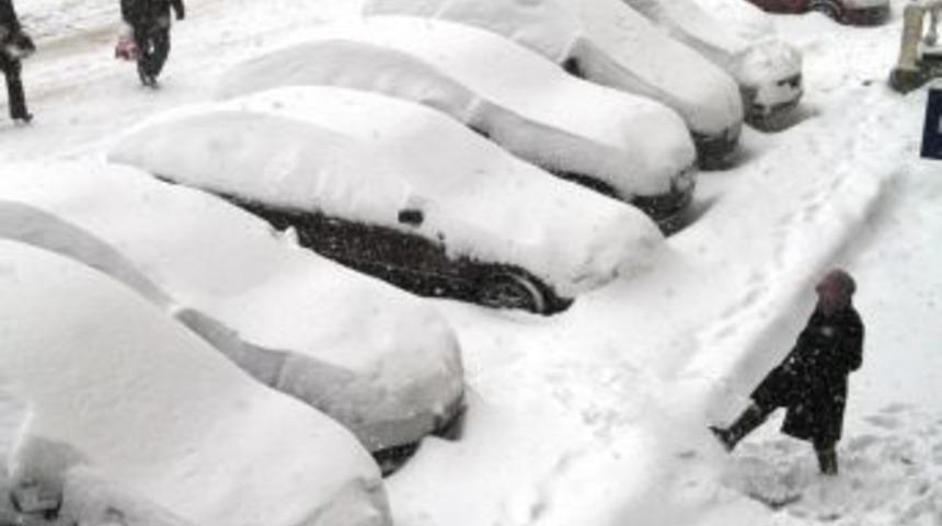Midyat-İdil Yolunda Mahsur Kalan Vatandaşlar Kurtarılmayı Bekliyor