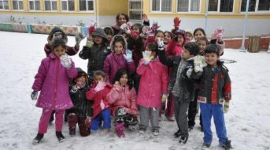 Amasya&rsquo;da Kar Yağışı Etkili Olmaya Başladı