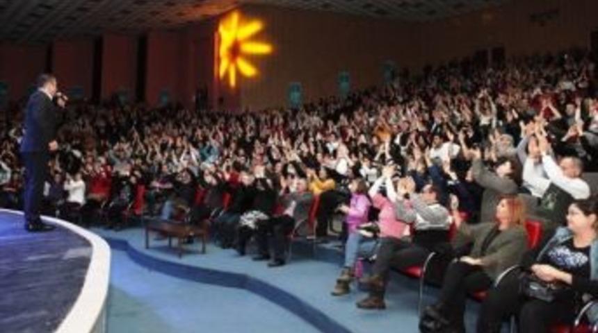 Ferhat G&ouml;&ccedil;er Şarkılarıyla Isıttı