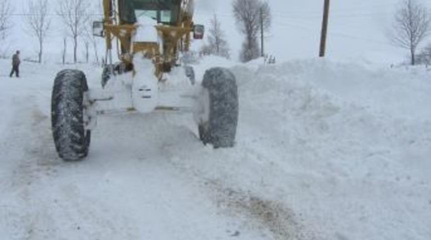 Yoğun Kar Yağışı Vezirk&ouml;pr&uuml;&rsquo;de Hayatı Olumsuz Etkiledi