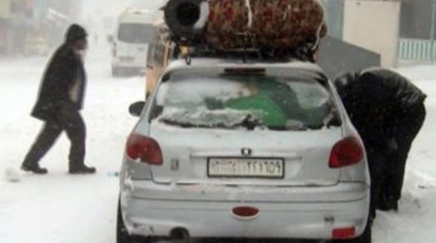 Vatandaşlar Suriyeli Aileyi Donmaktan Kurtardı