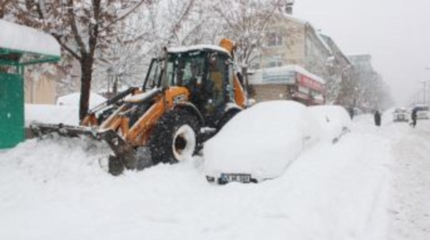 Muş Belediyesi Karla M&uuml;cadeleye Başladı