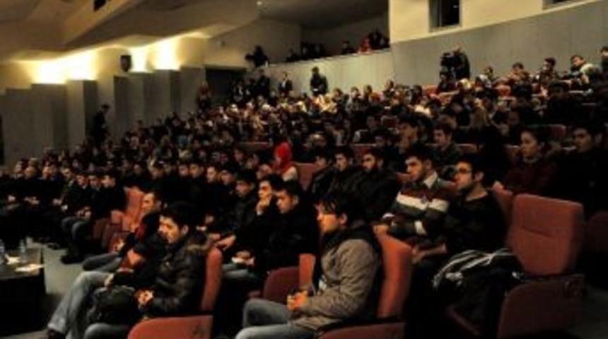 Aib&uuml;&rsquo;de Doğu T&uuml;rkistan Tartışıldı