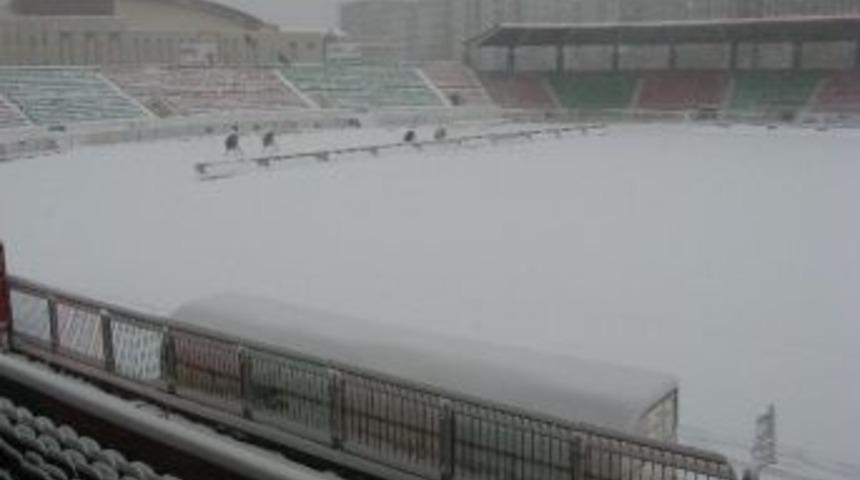 Diyarbakır Atat&uuml;rk Stadı Kar Altında Kaldı