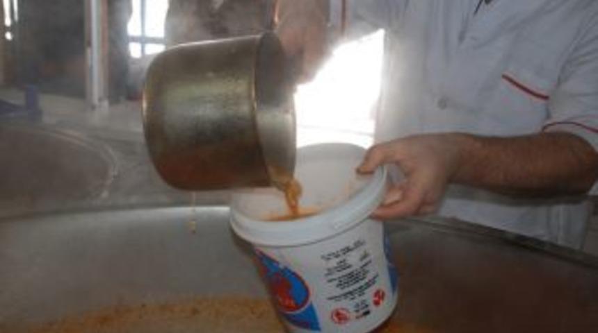 Aşevine Gelemeyen Yaşlıların Yemeği Evine G&ouml;t&uuml;r&uuml;l&uuml;yor