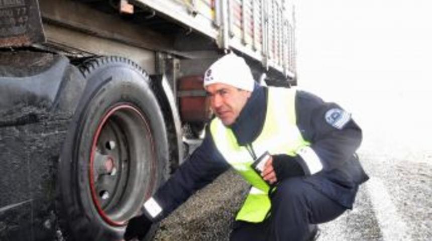 Trafik Ekipleri Kar Lastiği Denetimlerini Artırdı