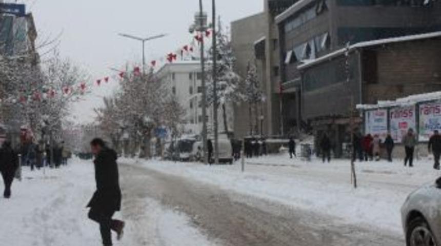 Van&rsquo;da Kar Yağışı