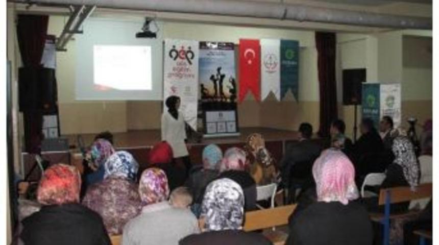 "mutlu Aile Mutlu Nesiller" Konulu Seminer S&uuml;r&uuml;yor