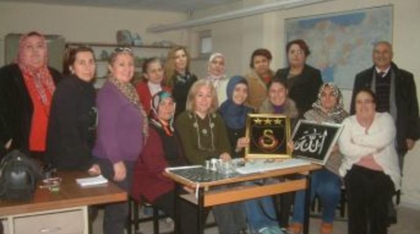 Bayanlar Filoğrafi Sanatını &Ouml;ğreniyor