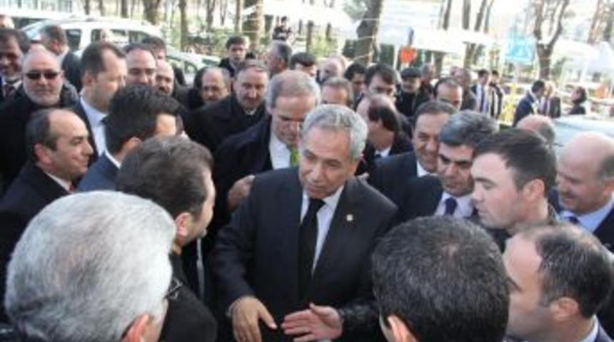 Arın&ccedil;, Meclis'teki K&uuml;f&uuml;rleşmeden Tutanakların Bile Y&uuml;z&uuml; Kızardı