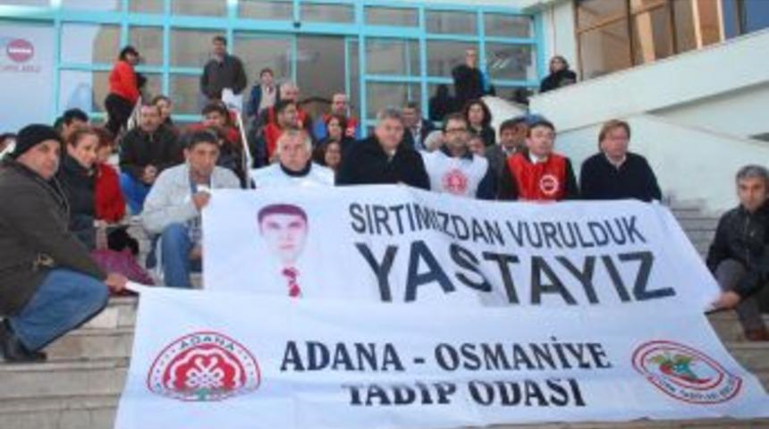 Sağlıkta Şiddetin Son Bulması I&ccedil;in Dondurucu Soğukta 15 Dakika Oturdular