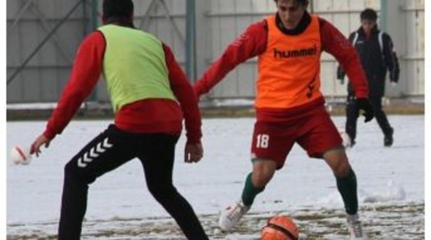 Futbolcular Kazan Kaldırdı