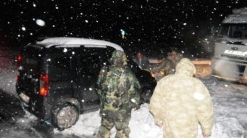 Cizre'de Mahsur Kalan Ara&ccedil;ları Kurtarma &Ccedil;alışmaları Devam Ediyor