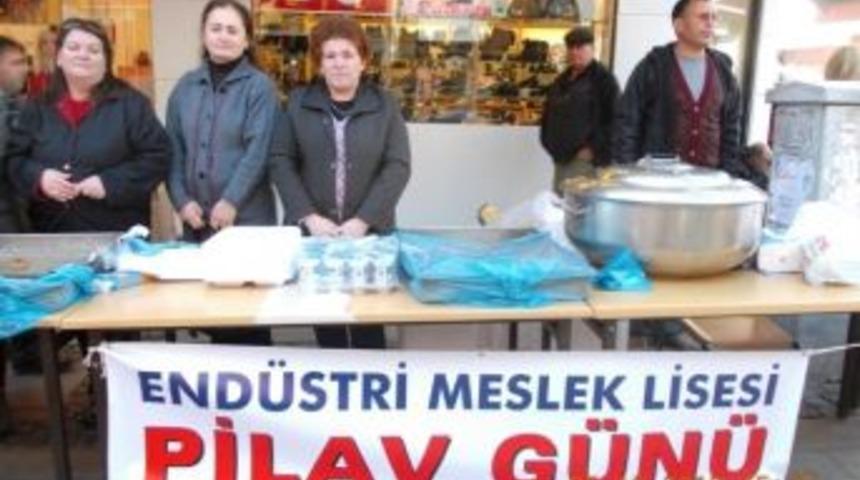 Ayvalık&rsquo;taki Pilav G&uuml;n&uuml;ne Yoğun İlgi