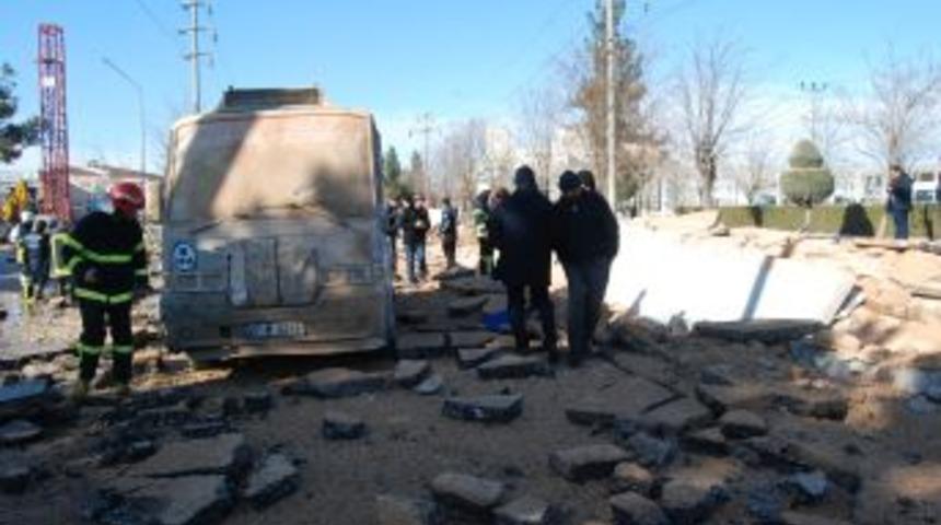 Doğalgaz Borusu Patladı, Yol Ikiye Ayrıldı: 6 Yaralı