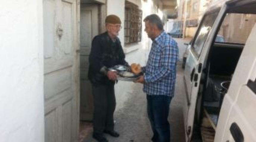 Karaman Belediyesi'nden İhtiya&ccedil; Sahiplerine G&uuml;nl&uuml;k 2 &Ouml;ğ&uuml;n Yemek