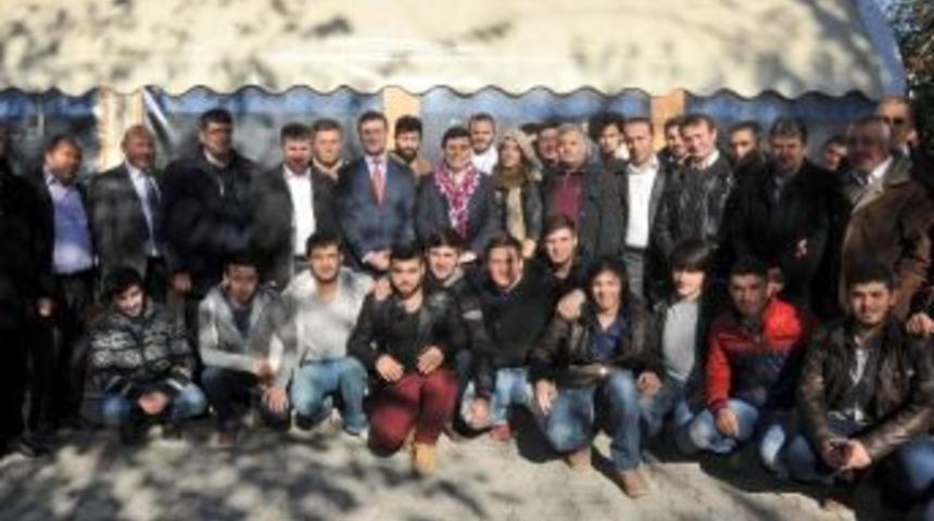 Başkan T&uuml;t&uuml;nc&uuml; Vatandaşlarla Kahvaltıda Buluştu