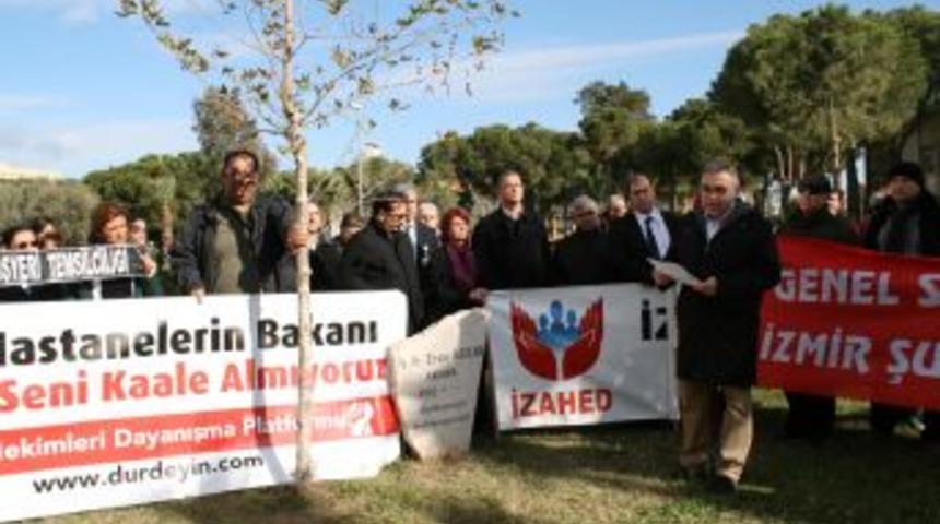 Sağlık &Ccedil;alışanları Dr. Ersin Arslan Davası &Ouml;ncesi Şiddeti Protesto Etti