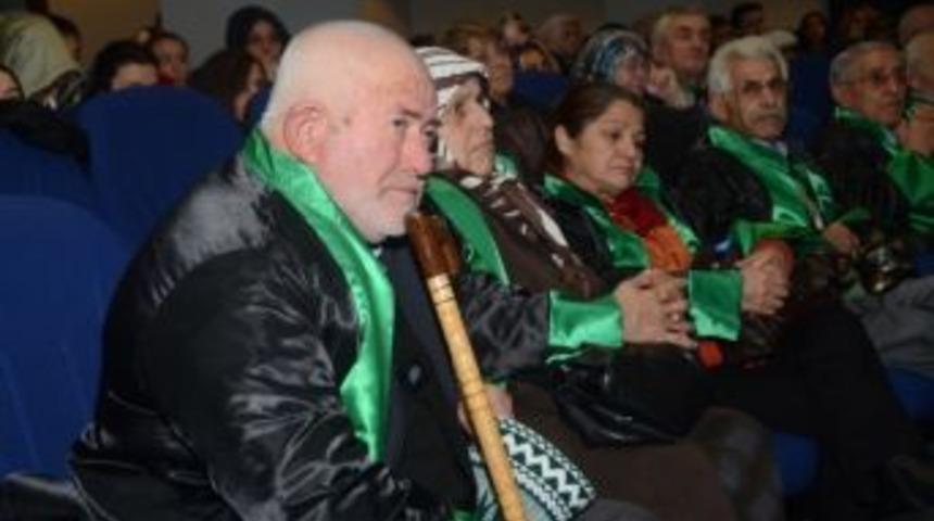 Huzurevi Sakinleri Mezuniyet C&uuml;bbesi Giydi