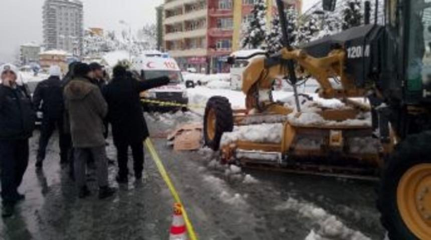 Rize'de Kar Temizleme &Ccedil;alışmalarında G&ouml;r&uuml;lmez Kaza