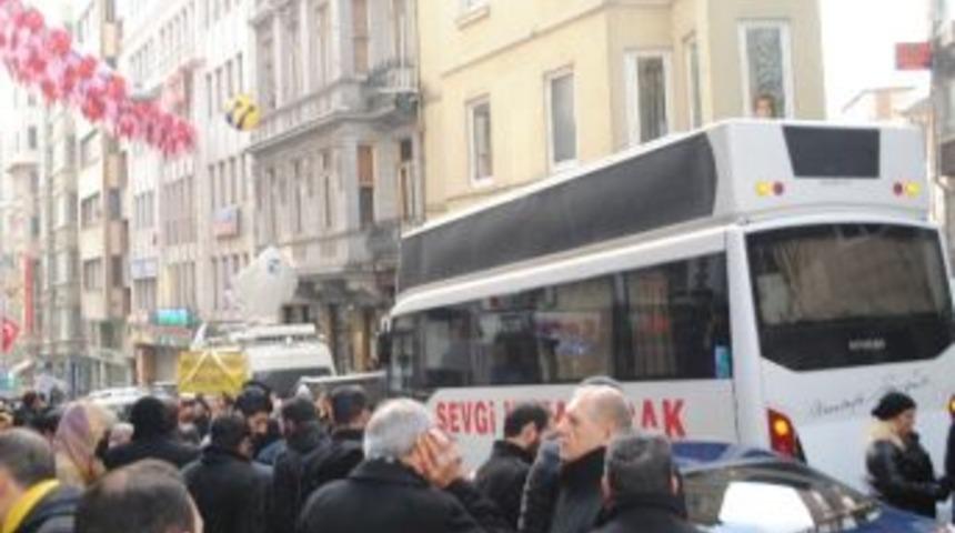 Sarıg&uuml;l Aday Adaylık Başvurusunu Yaptı