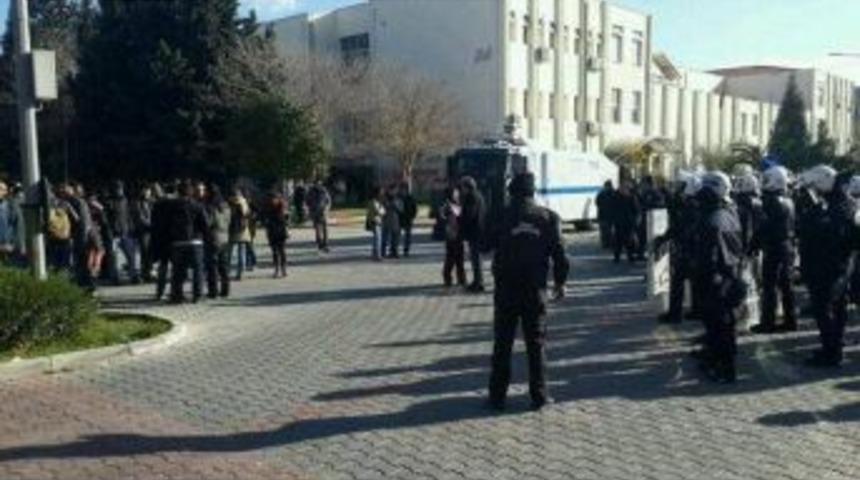 Ege &Uuml;niversitesi&rsquo;nde Kavga: 3 Yaralı, 5 G&ouml;zaltı