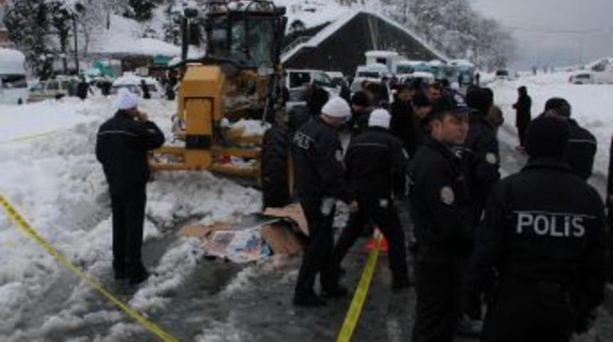 Kar Temizleyen Greyderin Altında Can Verdi